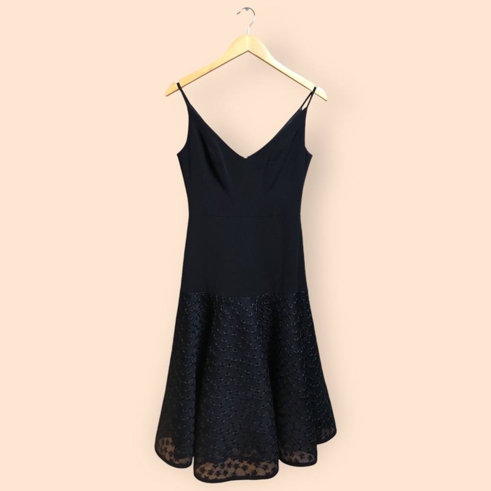 Black Halo NWT Black Embroidered Mesh V-neck Dress Formal Event Party Women’s 0